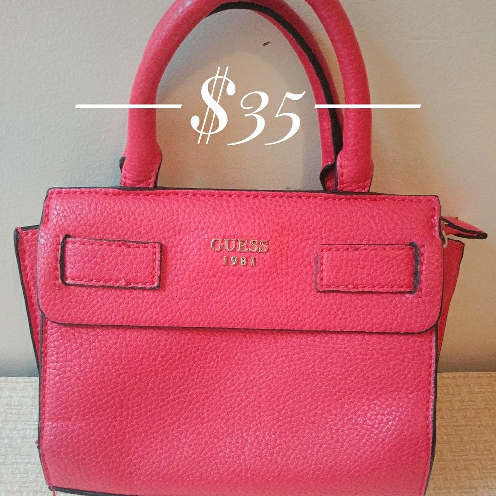 💥EXTREME PRICE DROP💥 Small Guess Bag 👜